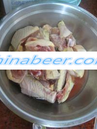 胡萝卜洋葱焖鸡块的家常做法第1步图片步骤 caipu.chinabeer.com