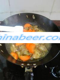 胡萝卜洋葱焖鸡块的家常做法第9步图片步骤 caipu.chinabeer.com